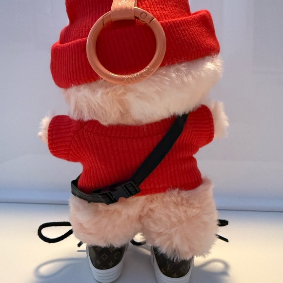 Labubu outfit with sneakers and pouch (no doll) - Picture 4 of 6